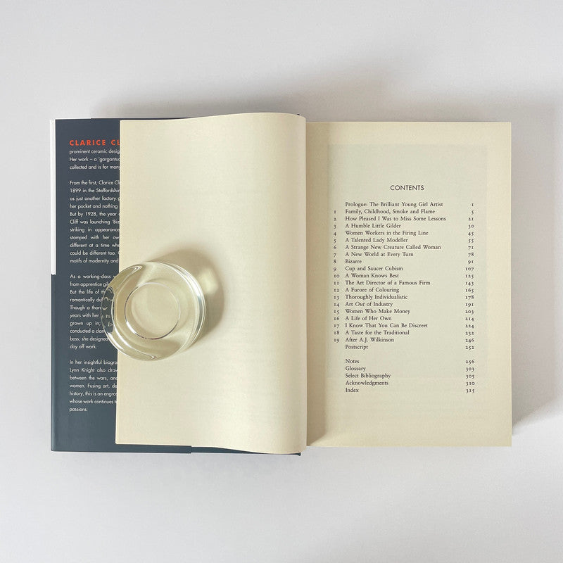 Clarice Cliff; Knight, Lynn