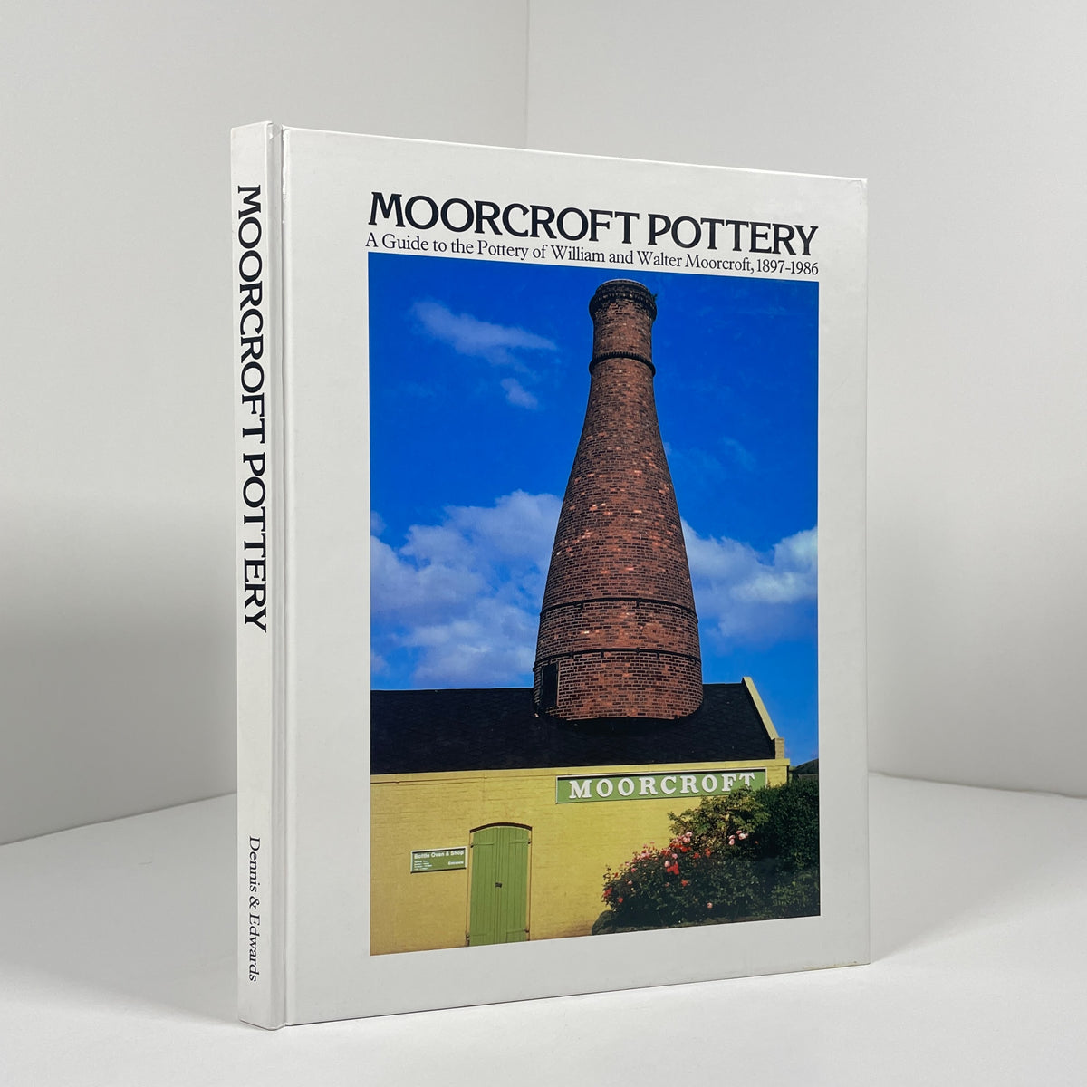 Moorcroft Pottery. A Guide To The Pottery Of William And Walter Moorcroft 1897 - 1986; Atterbury, Paul; Moorcroft, Beatrice
