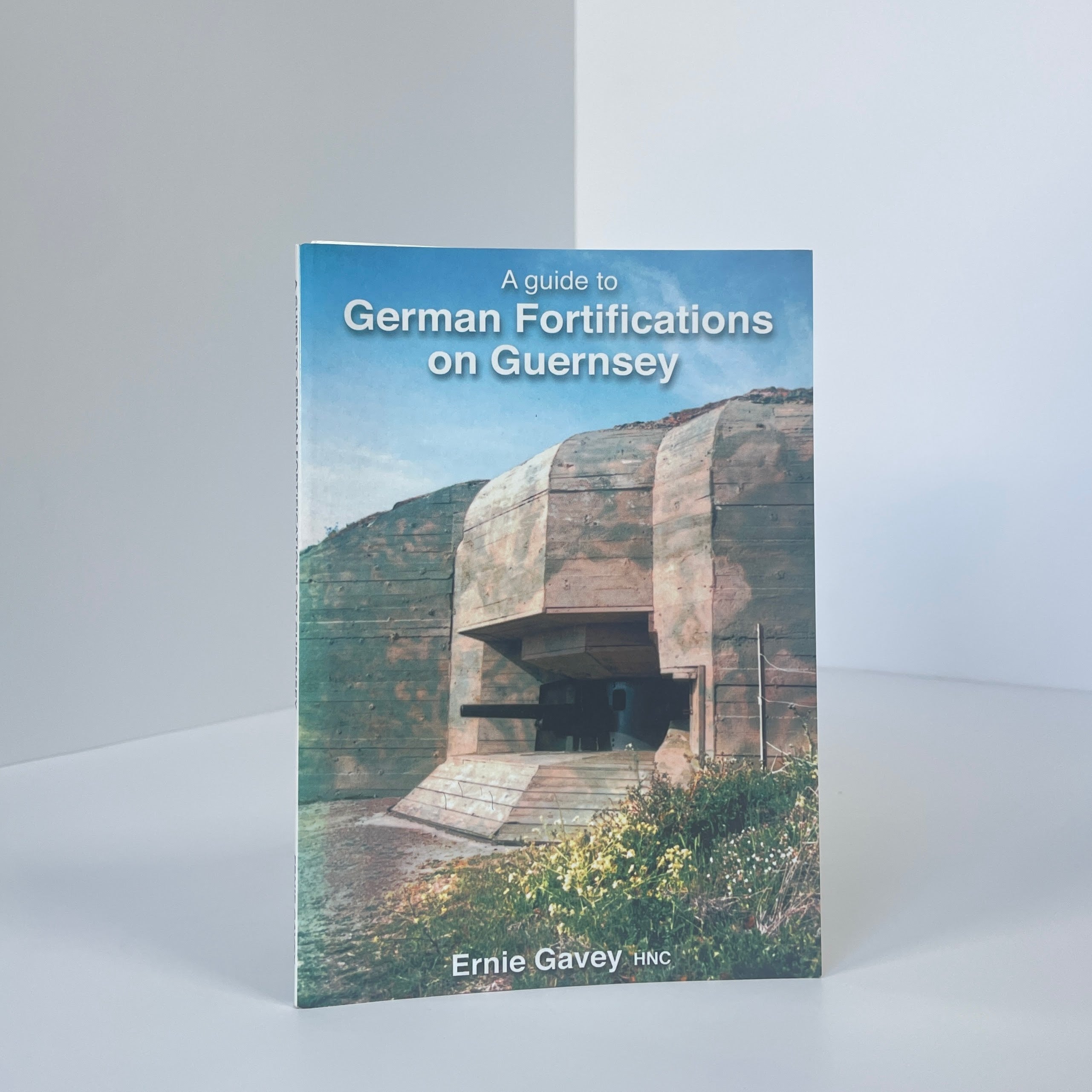 A Guide To German Fortifications On Guernsey; Gavey, Ernie – Riveting Books