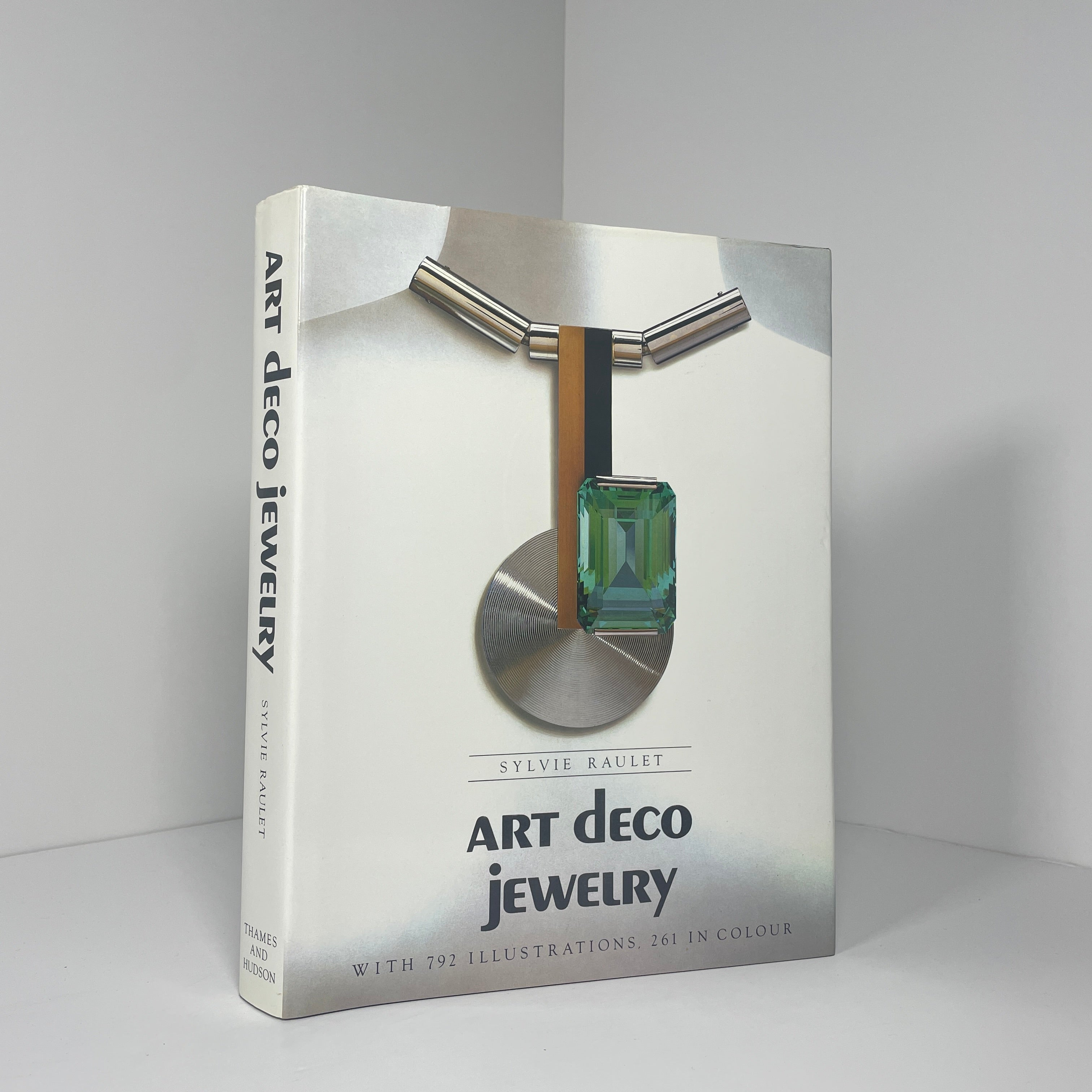 Fashion & Jewellery – Riveting Books