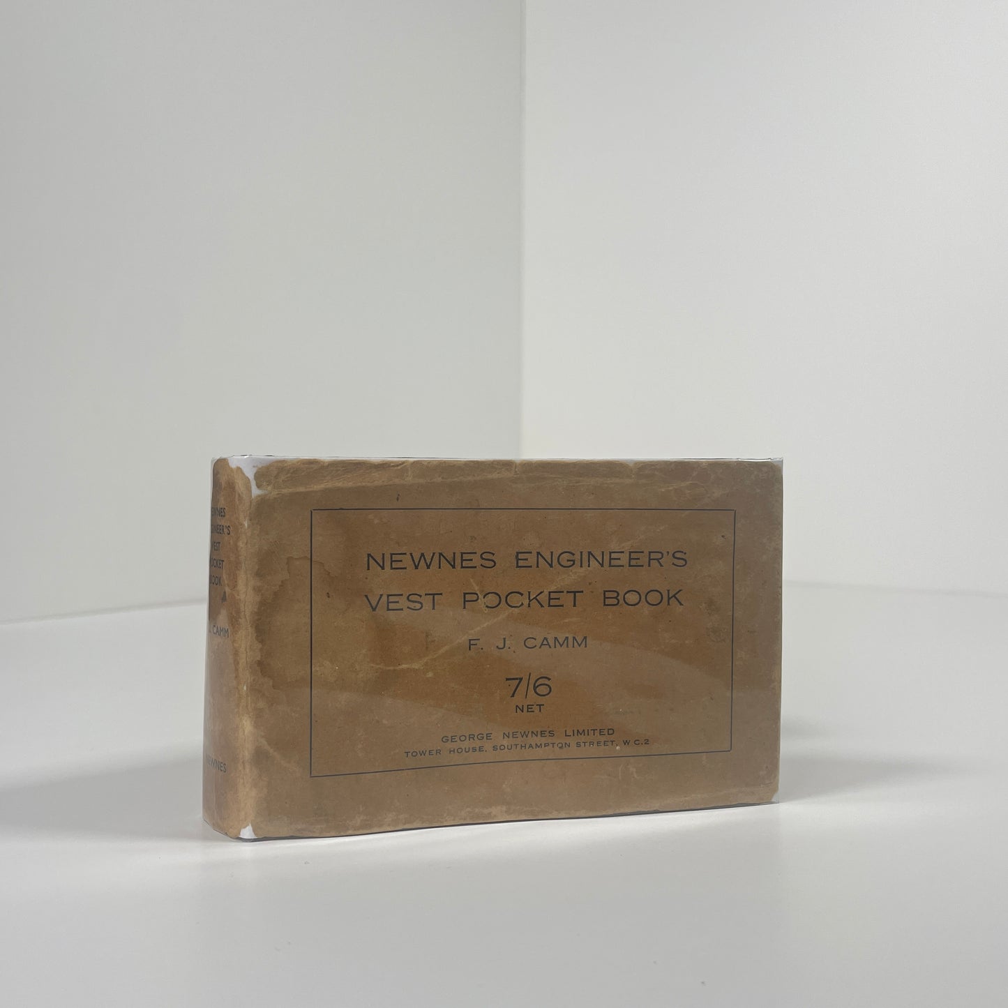 Newnes Engineer's Vest Pocket Book Tables, Formulae and Memoranda; Camm, F.J