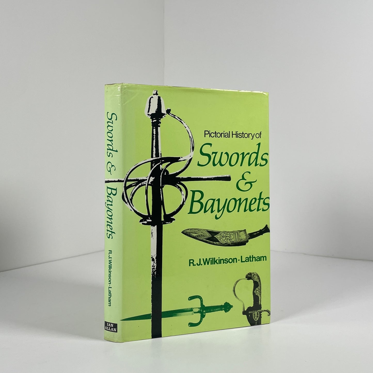 Pictorial History Of Swords & Bayonets Including Dirks And Daggers; Walkinson - Latham, R.J.