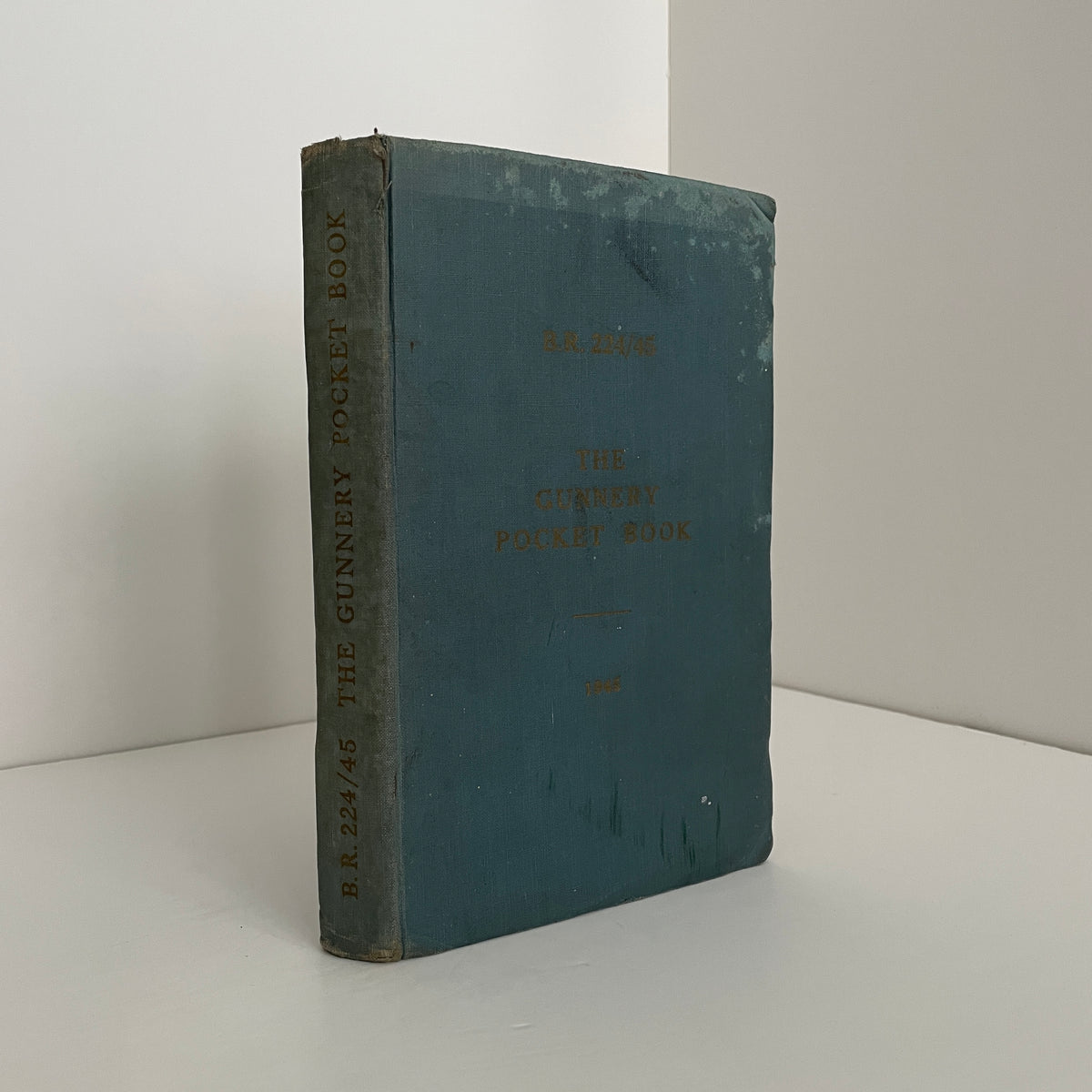 The Gunnery Pocket Book 1945 B.R. 224/45; Admiralty S.W 1